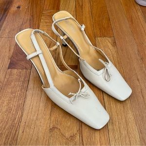 Vintage BCBG Cream Kitten Heels